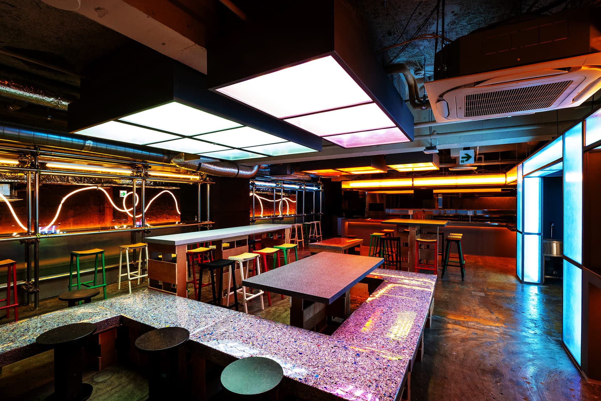 reDine新宿店内
